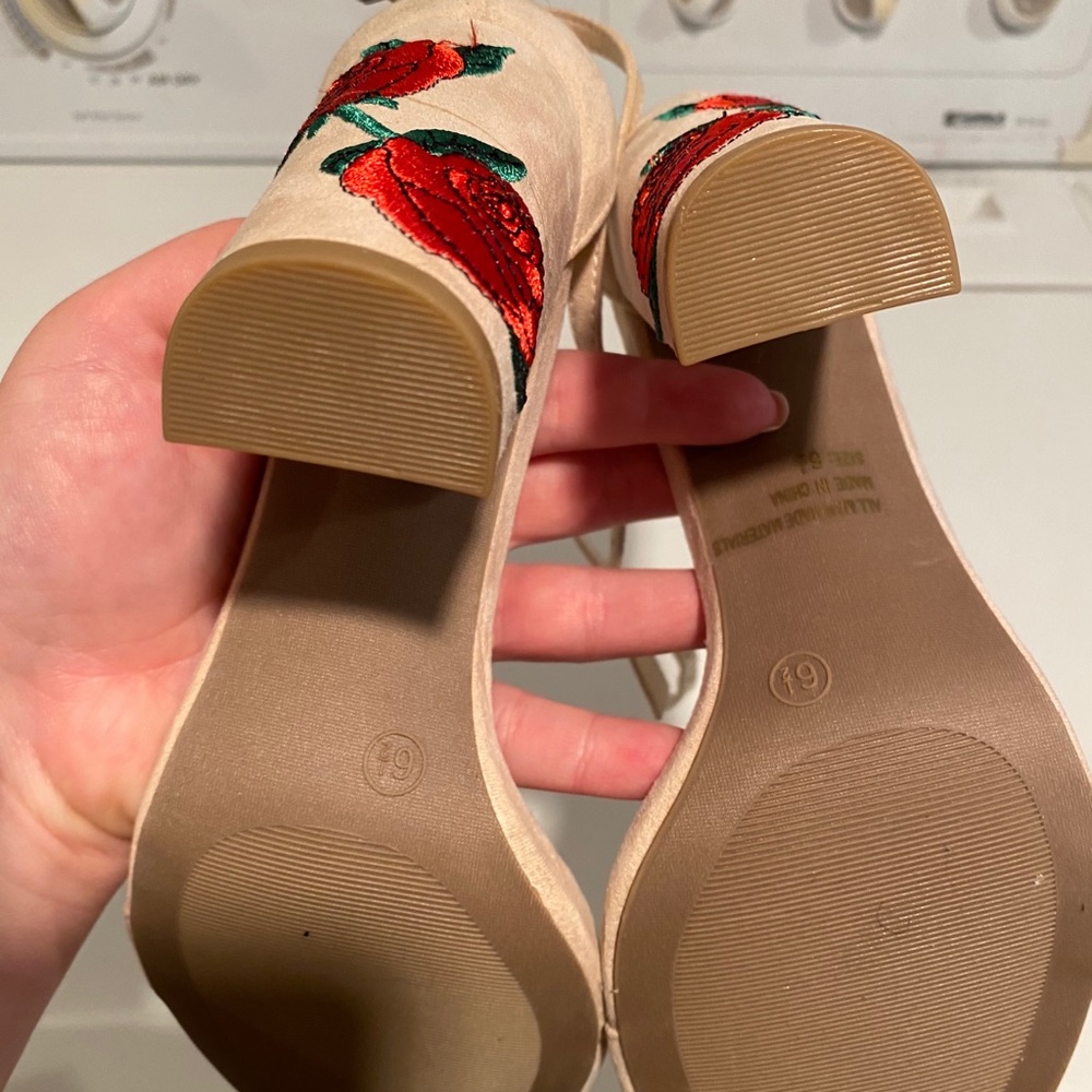 Gorgeous sandals, never worn - Picture 4 of 4